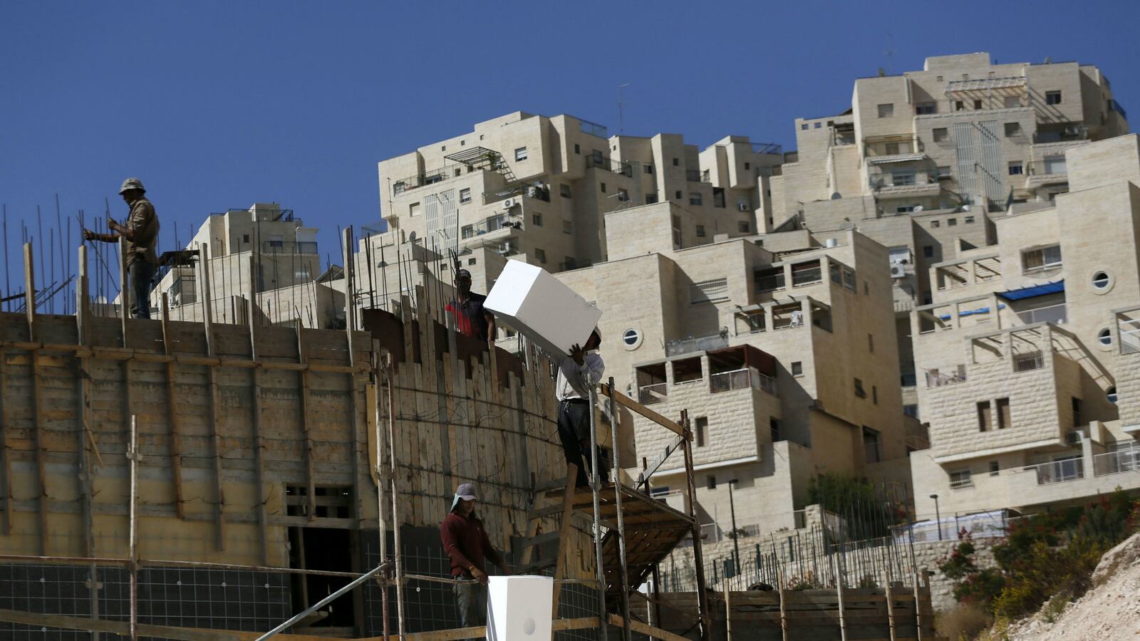 cheats/2014/10/28/israel-plans-1-000-new-settler-homes/141028-israeli-settlements-cheat_uba6iv