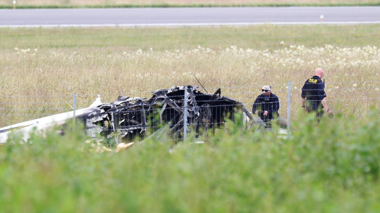 2021-07-09T104251Z_185453743_RC2YGO9FNJJE_RTRMADP_3_SWEDEN-AIRPLANE-CRASH_inhesi