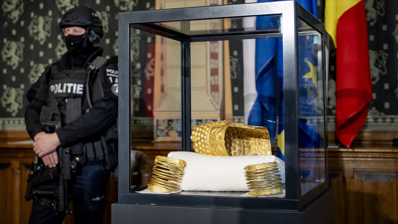 The recovered golden helmet of Cotofenesti and two gold bracelets that were stolen from the Drents Museum are displayed in a glass box in Assen on April 2, 2026.