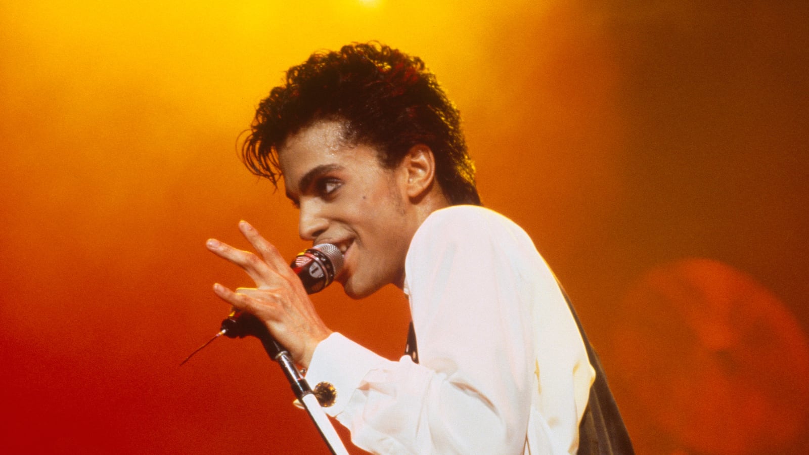 articles/2016/04/21/why-you-can-t-listen-to-prince-s-music-after-his-death/160421-fallon-prince-record-industry-tease_duqhs6