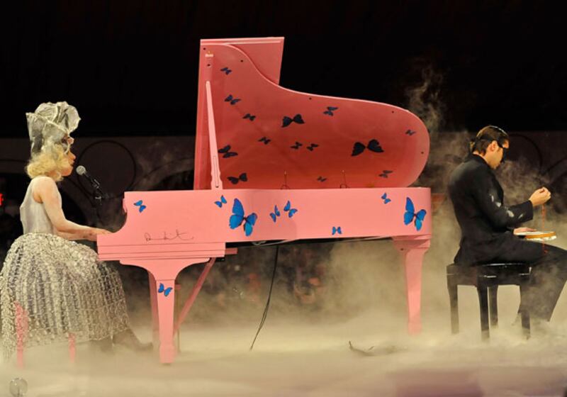 galleries/2009/11/15/la-art-week/wilkinson-art-week--gaga_jzb7kn