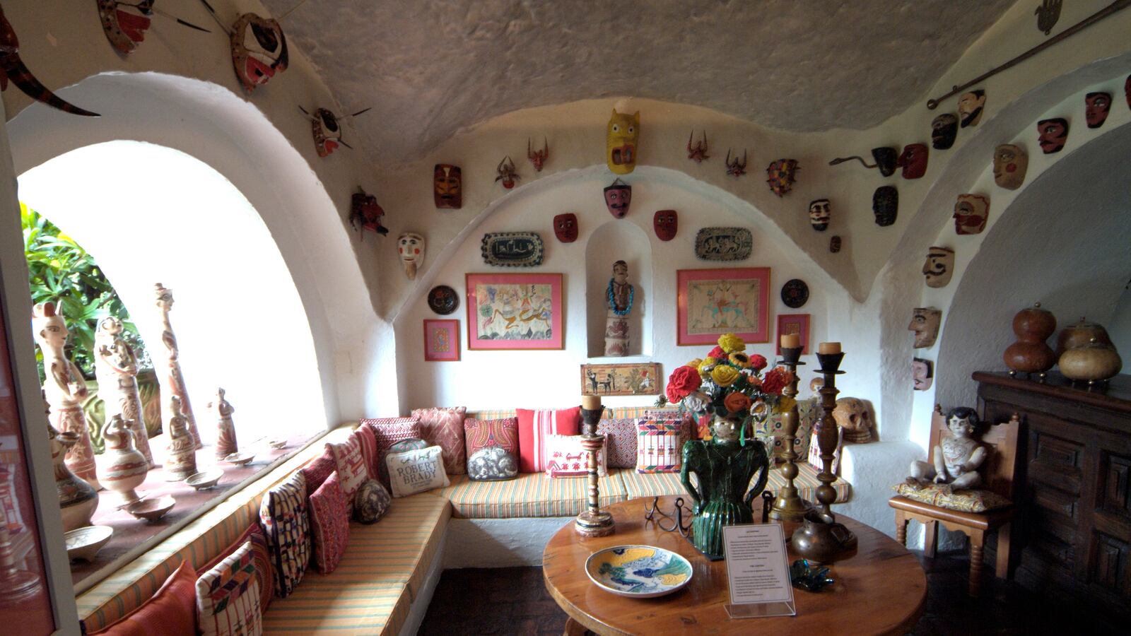 articles/2014/03/24/casa-de-la-torre-the-museum-of-mexico-s-liberace/140323-presser-mexico-tease_qztoq2