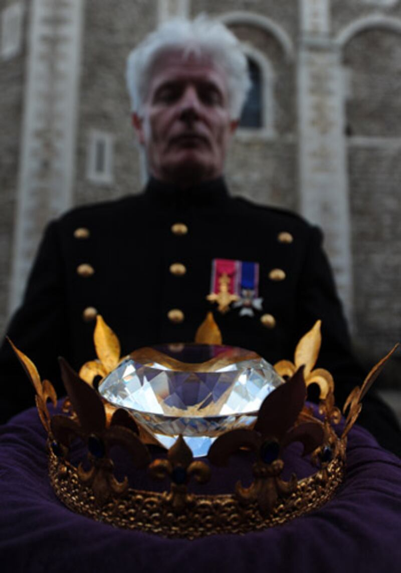 articles/2012/05/02/4-000-beacons-to-illuminate-the-globe-on-jubilee-weekend/queen-diamond_f1rx7z