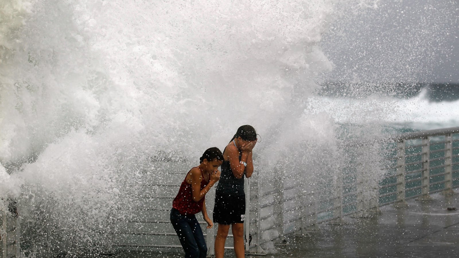 cheats/2011/08/26/hurricane-irene-2-million-evacuated-from-east-coast/hurricane-irene09_vimdzs