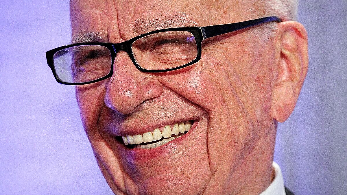 articles/2011/10/22/rupert-murdoch-stonewalls-news-corp-s-stockholders/murdoch-reelected-board-cheat_wwbqn5