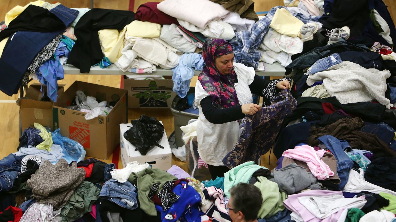 videos/2016/05/06/syrian-refugees-give-back-to-canada-fire-victims/160506-Place-syrian-refugees-canada-fire-Tease_wfuskw