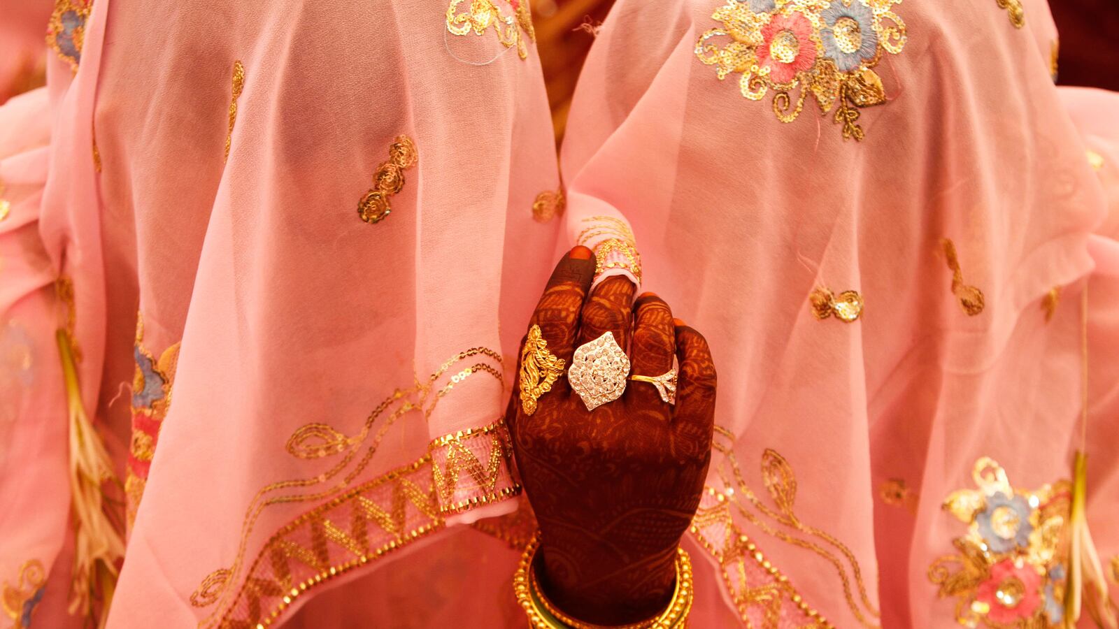 cheats/2014/07/30/8-000-indian-women-killed-over-dowry/140730-india-marriage-cheat_y4rh5c