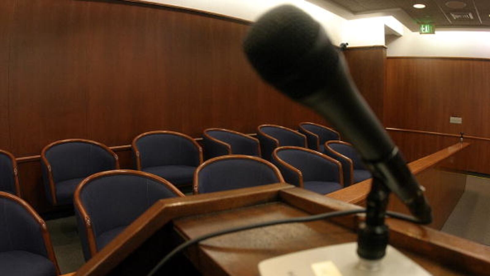 articles/2012/11/19/follow-the-money/emptypodium_vdlcln