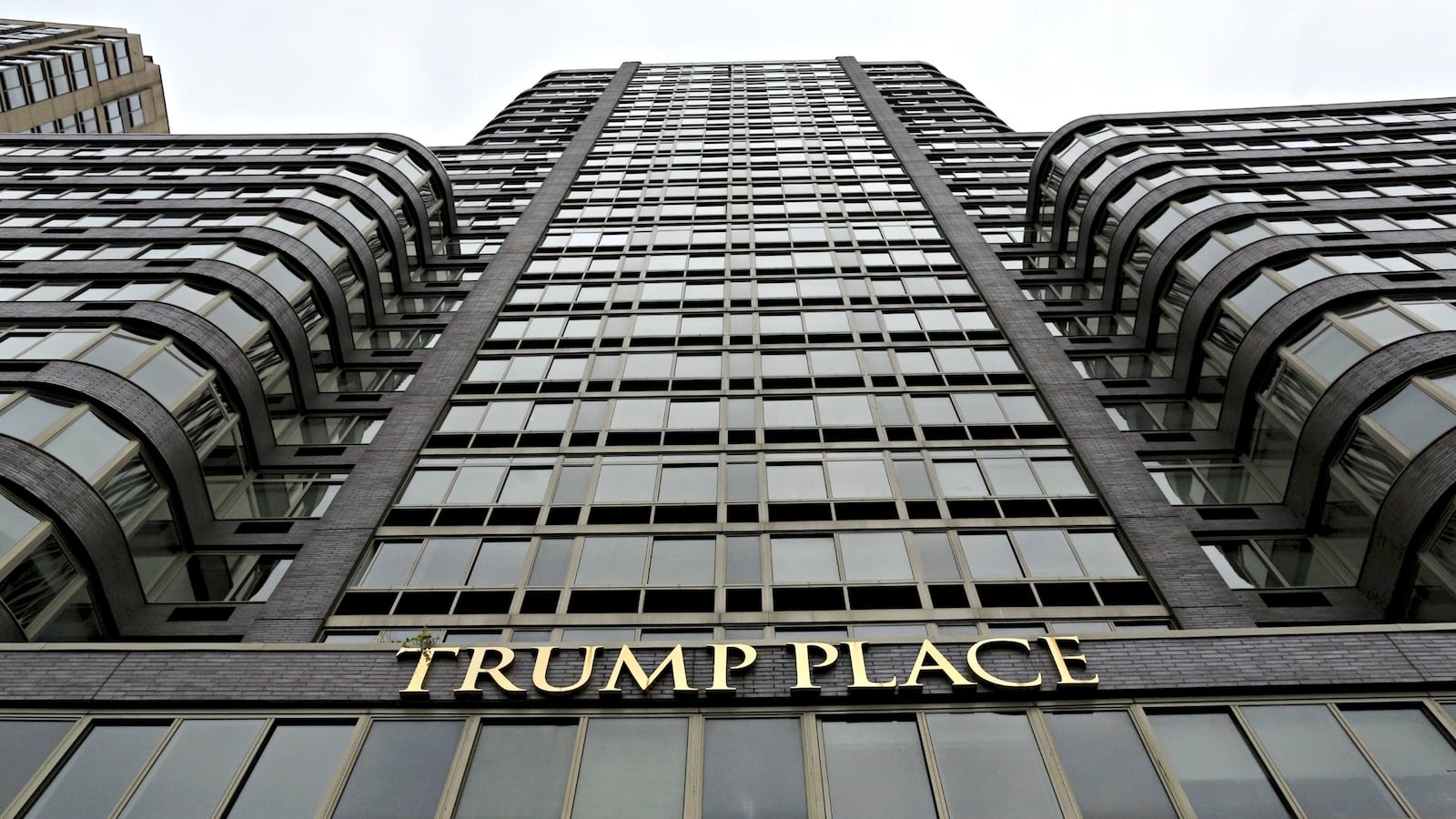 cheats/2016/11/15/3-nyc-buildings-to-ditch-trump-name/161115-trump-place-cheat_kzyzsh