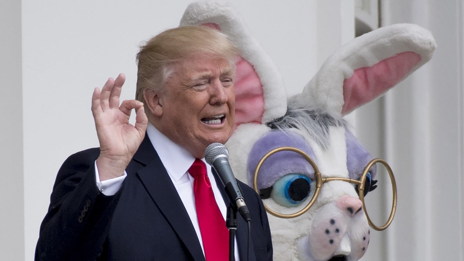 articles/2017/04/17/donald-trump-had-his-first-white-house-easter-egg-roll-and-the-internet-had-a-blast/170417-jones-trump-easter-tease_bklemz