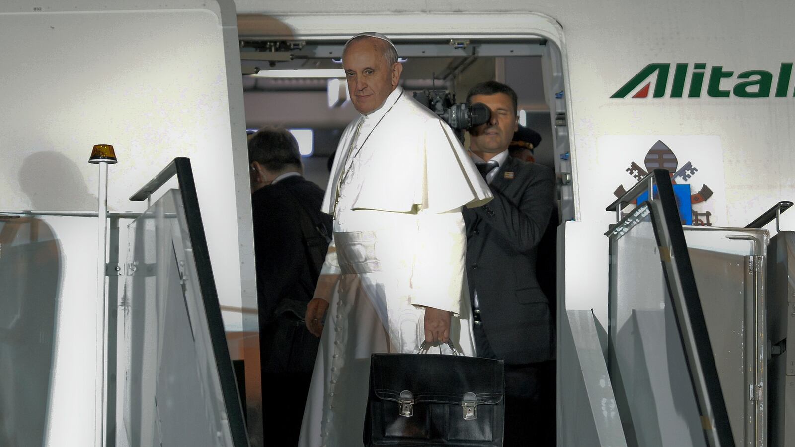 cheats/2013/07/29/pope-francis-won-t-judge-gay-priests/130729-pope-cheat_xhrone