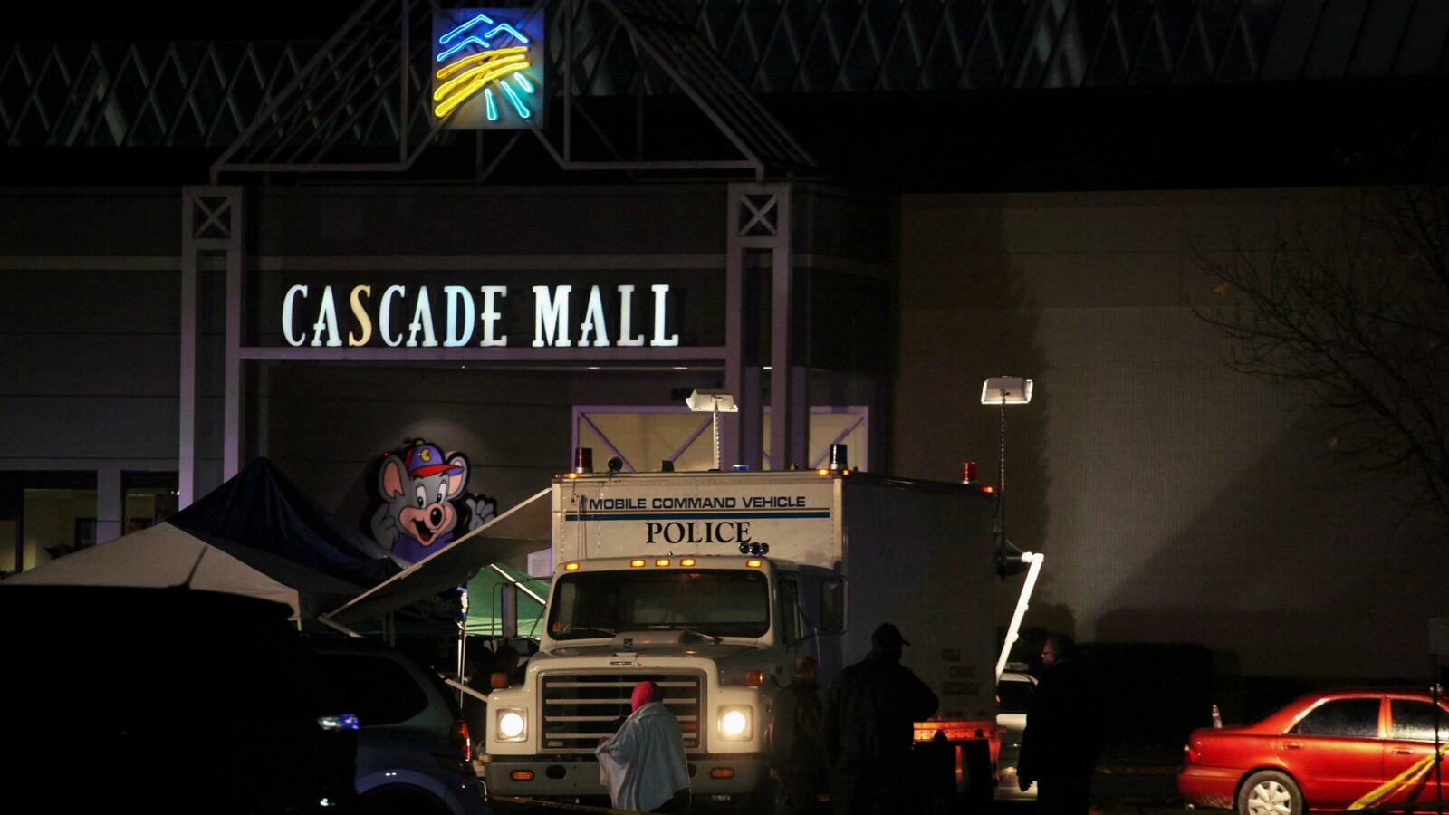 cheats/2016/09/24/4-dead-in-mall-shooting-suspect-on-the-run/160924-cascade-mall-shooting-cheat_sltsih