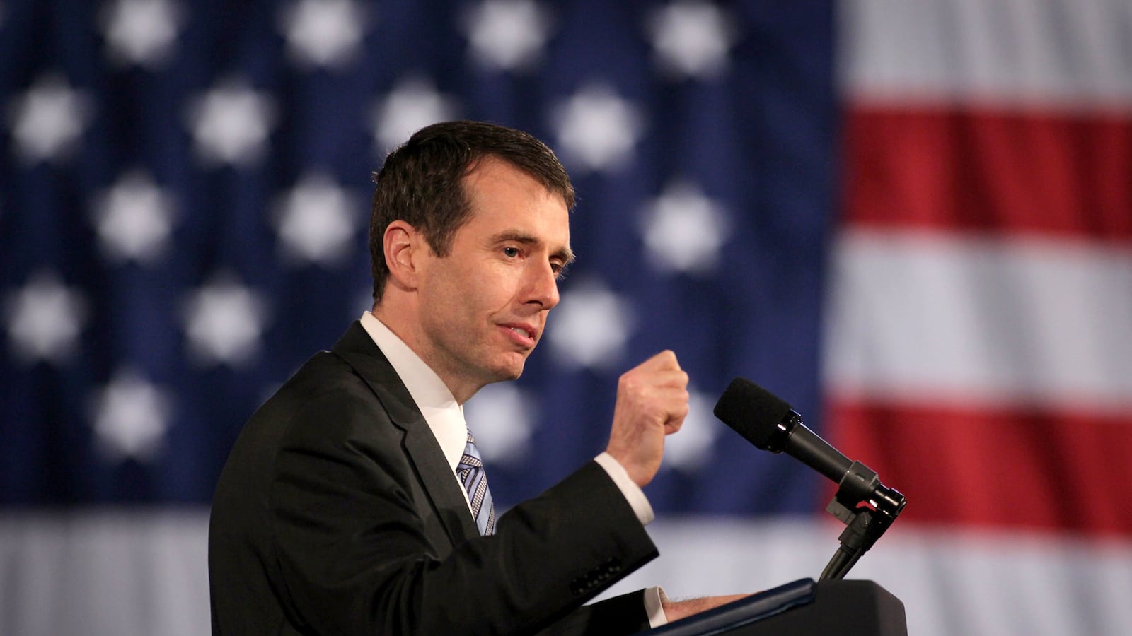 articles/2014/08/19/uber-hires-former-obama-campaign-manager-to-help-fight-big-taxi-cartel/140819-nuzzi-uber-plouffe-tease_irkq2t