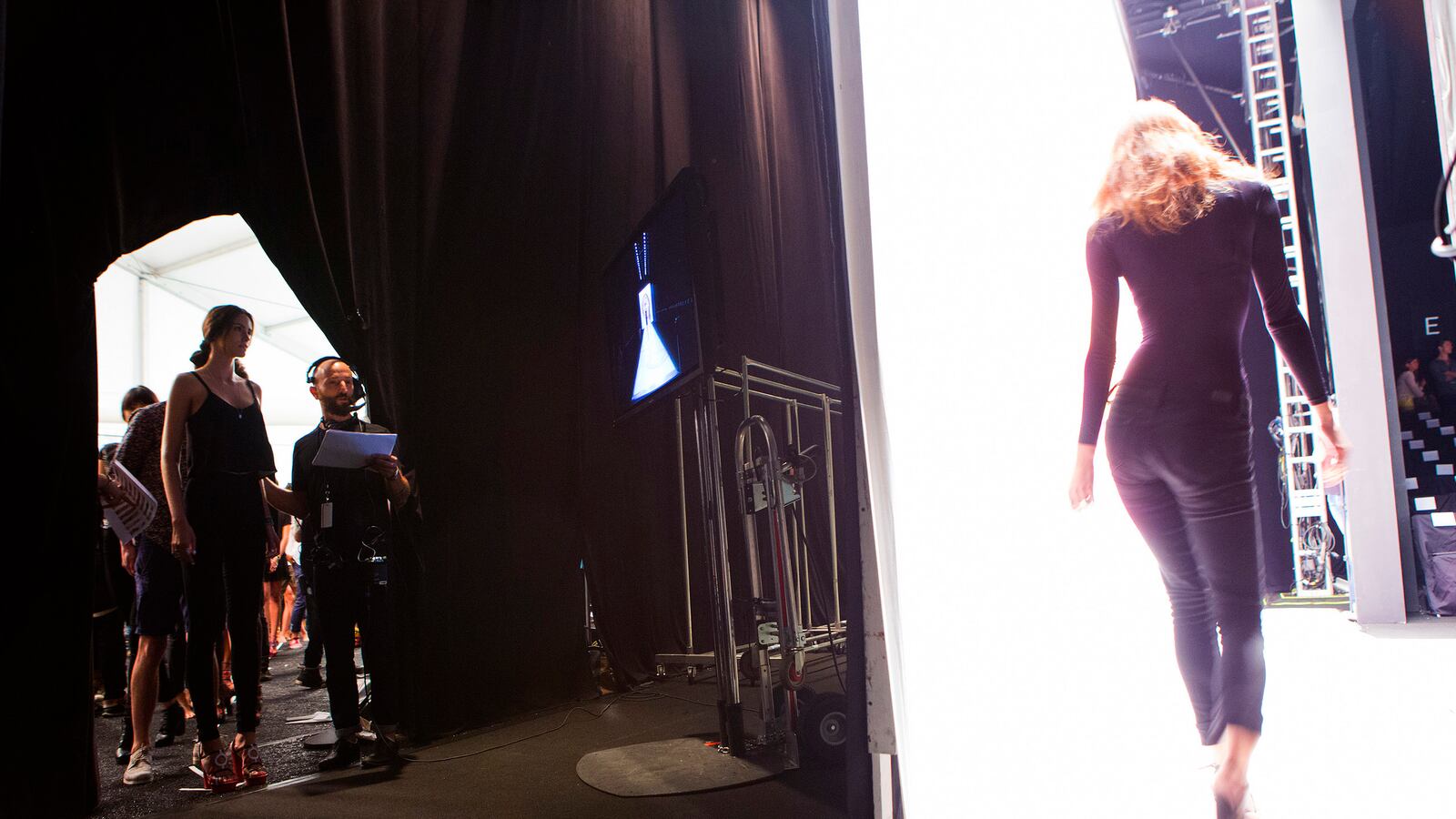 galleries/2014/02/05/new-york-fashion-week-fall-winter-2014-must-sees-photos/140203-nyfw-essentials-tease_ssakqp