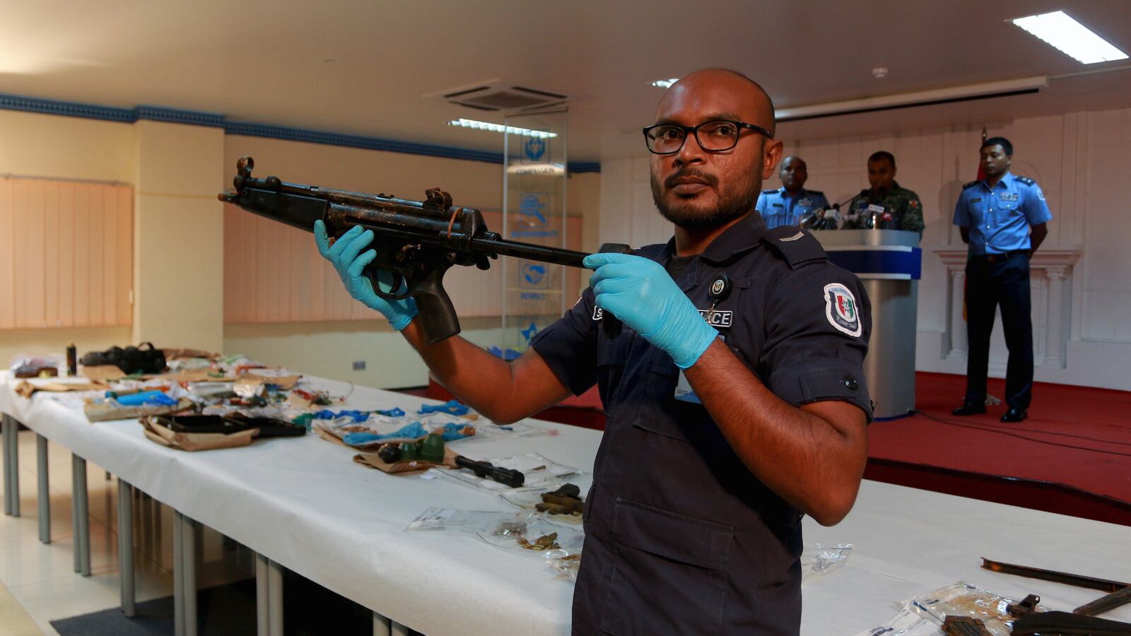 cheats/2015/11/08/suspect-in-maldives-assassination-plot/151108-maldives-cheat_hpnpww