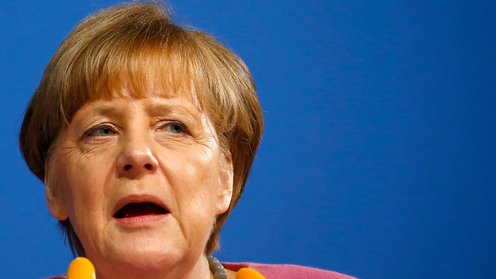 cheats/2016/04/15/germany-lets-turkey-prosecute-comic/160109-germany-merkel-cheat_drl9ig