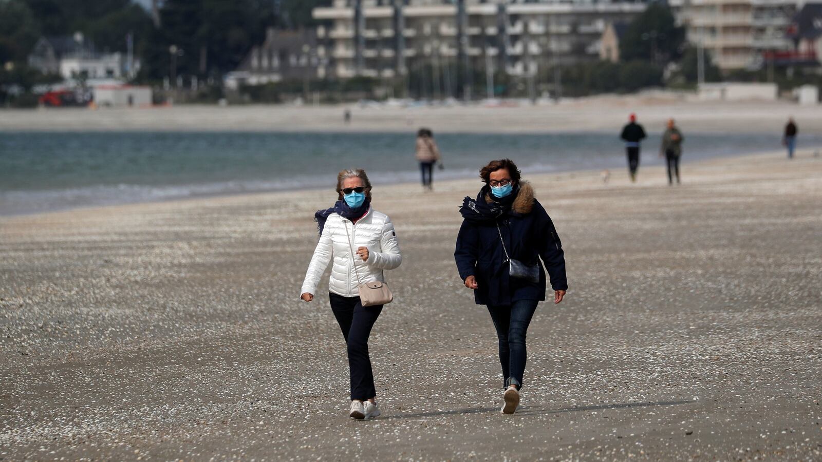 2020-05-13T000000Z_1879064957_RC2LNG9EX9EP_RTRMADP_3_HEALTH-CORONAVIRUS-FRANCE-BEACHES_js0caq