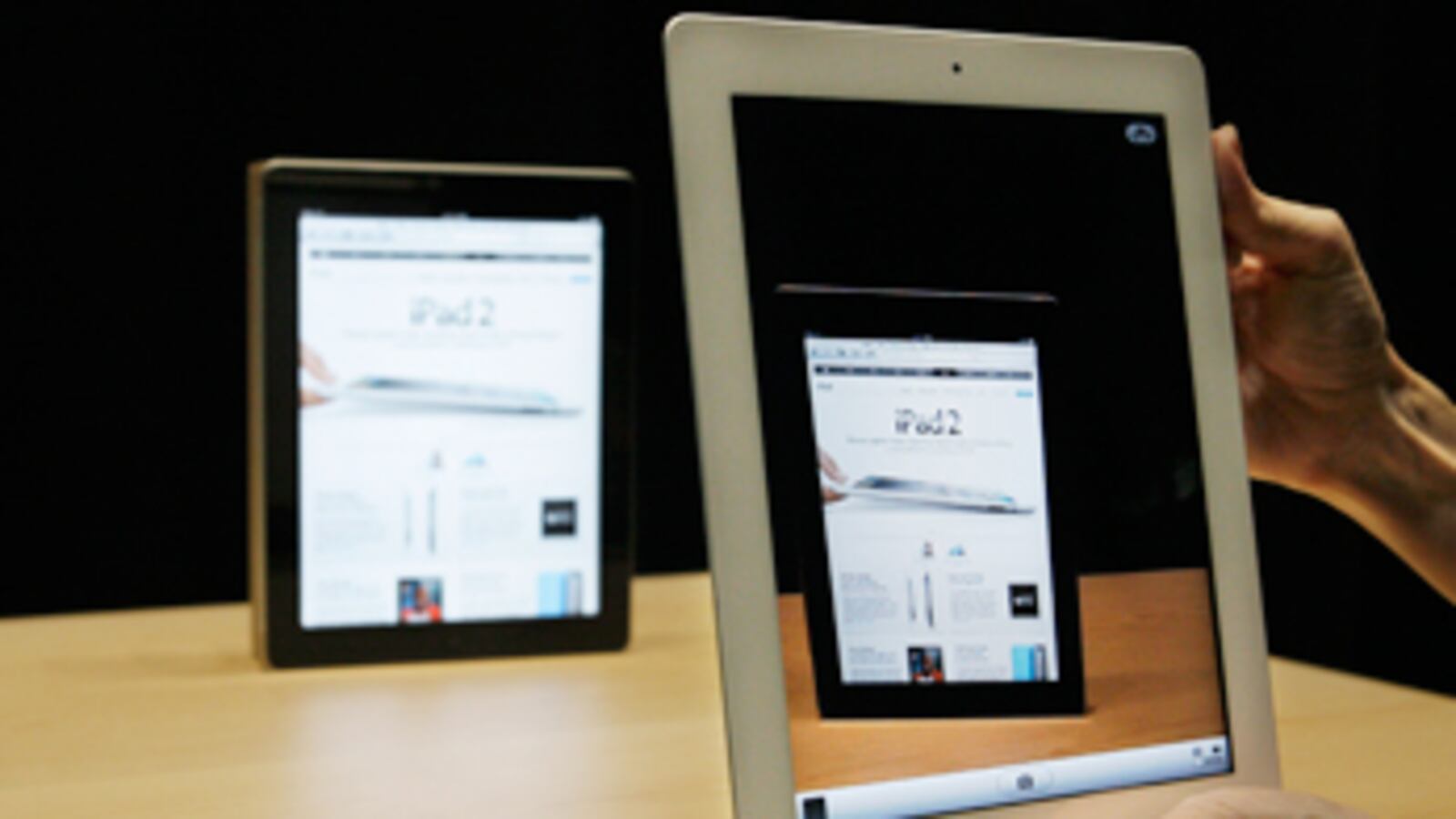 cheats/2011/03/03/ipad-2-versus-the-competition/ipad-2_sinpqu