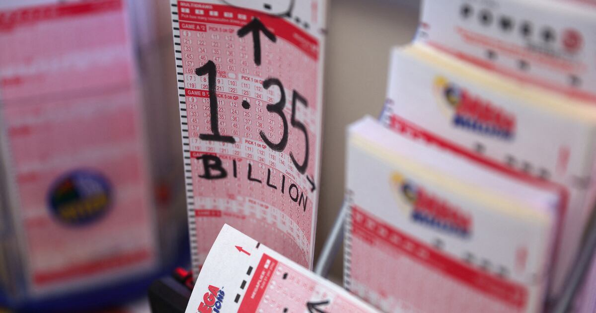 Billion-Dollar Lotto Winner’s Parents Turn Against Him Amid Ugly Dispute