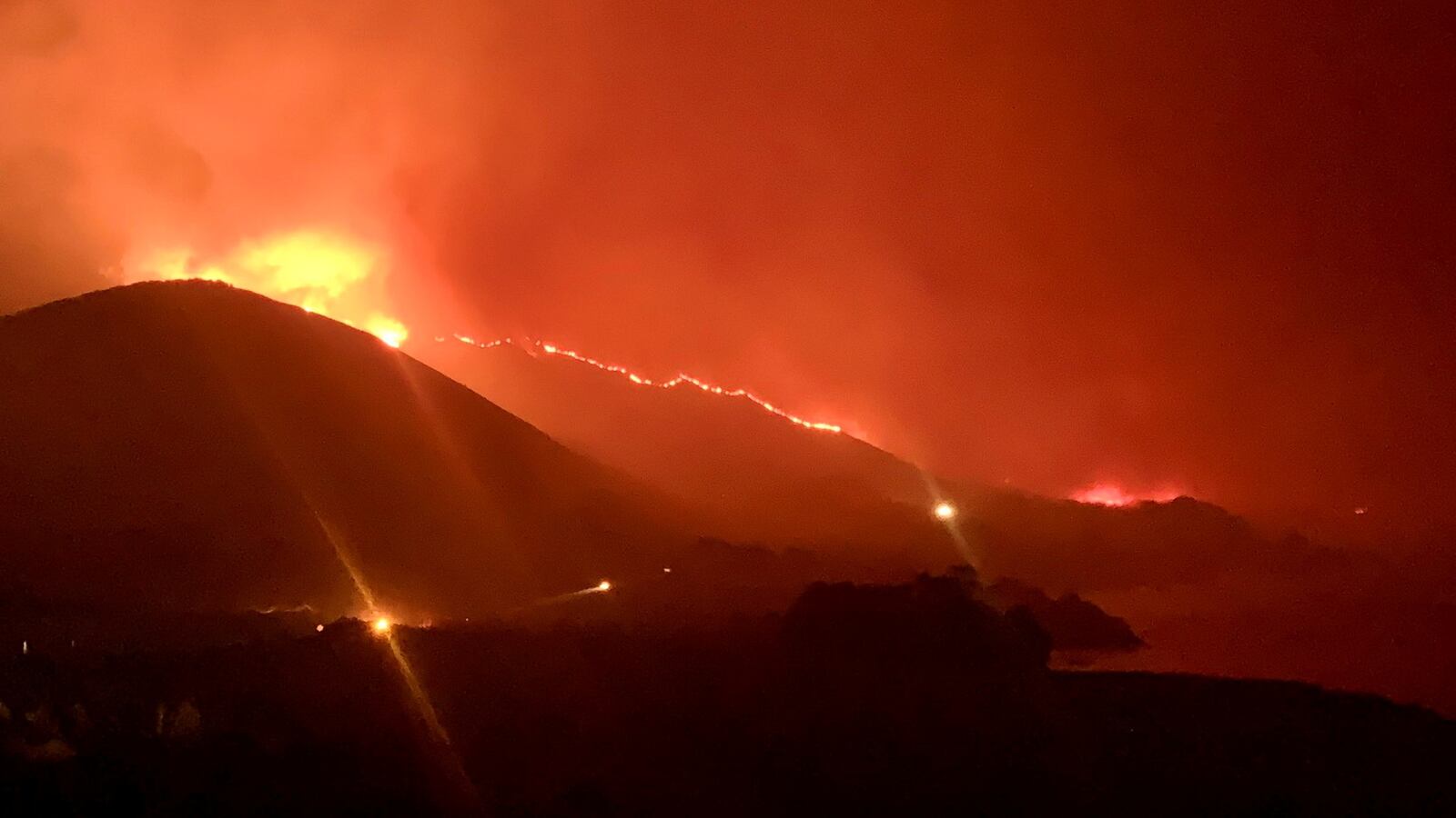 2022-01-22T113827Z_1918094525_RC2B4S9H6ZZ3_RTRMADP_3_CALIFORNIA-WILDFIRE_ux0w9d