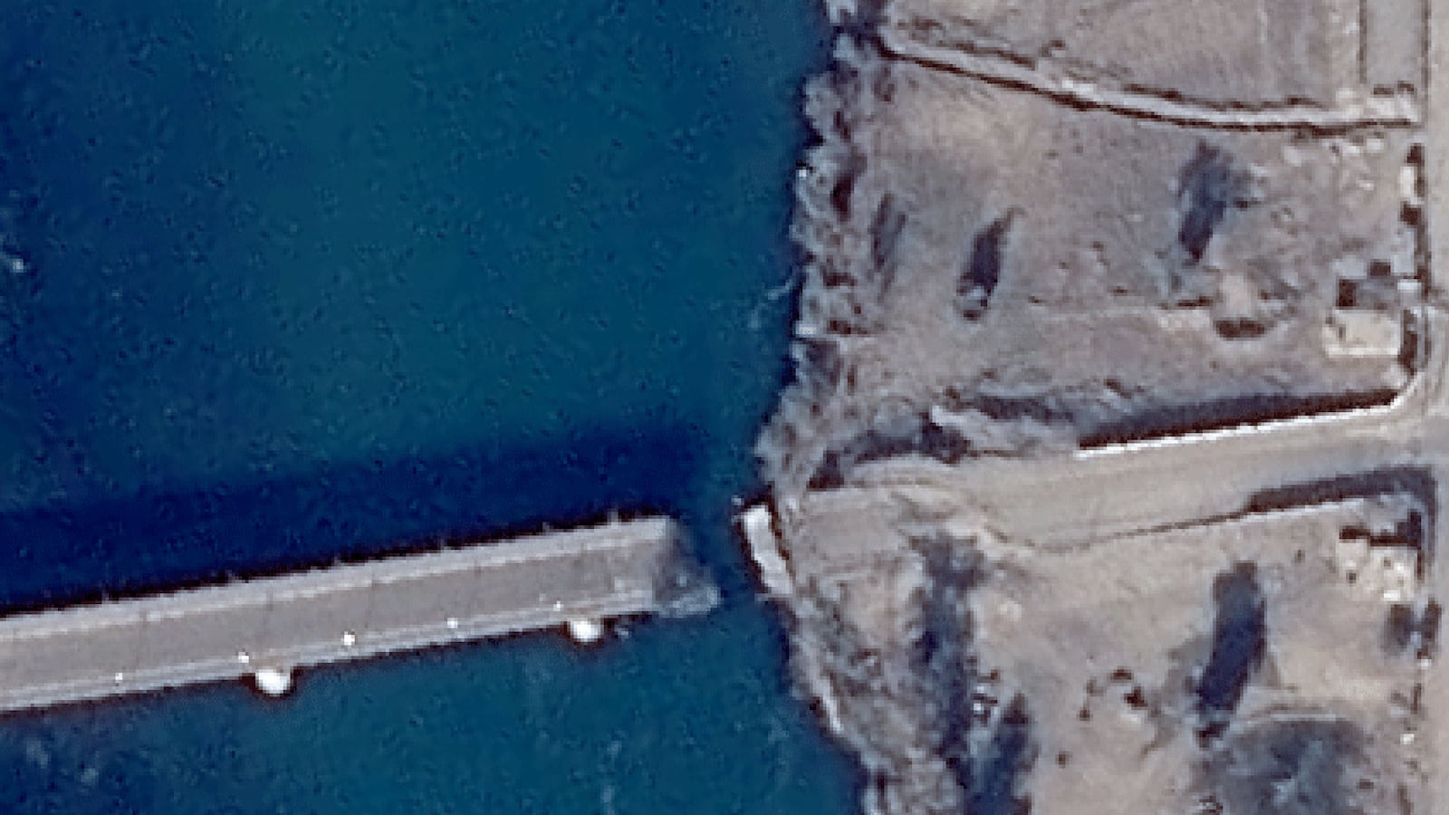 articles/2016/12/03/satellite-photos-show-isis-getting-squeezed-in-mosul/161202-dozier-mosul-bridge-tease_l9vxvk