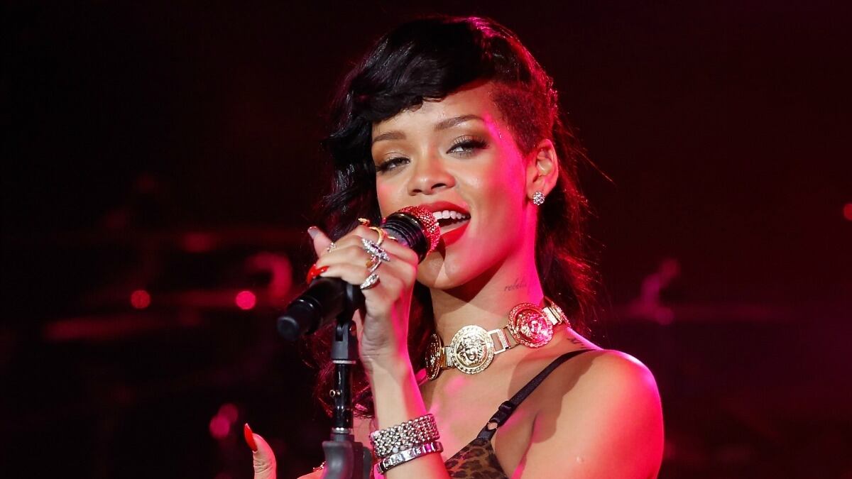 cheats/2013/01/09/rihanna-taylor-swift-to-perform-at-grammys/rihanna-apologizes-cs_ystkjt