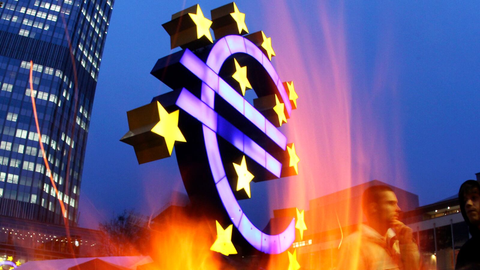 cheats/2011/11/08/gideon-rachman-let-the-euro-die/euro-crisis-theil_ok67zi