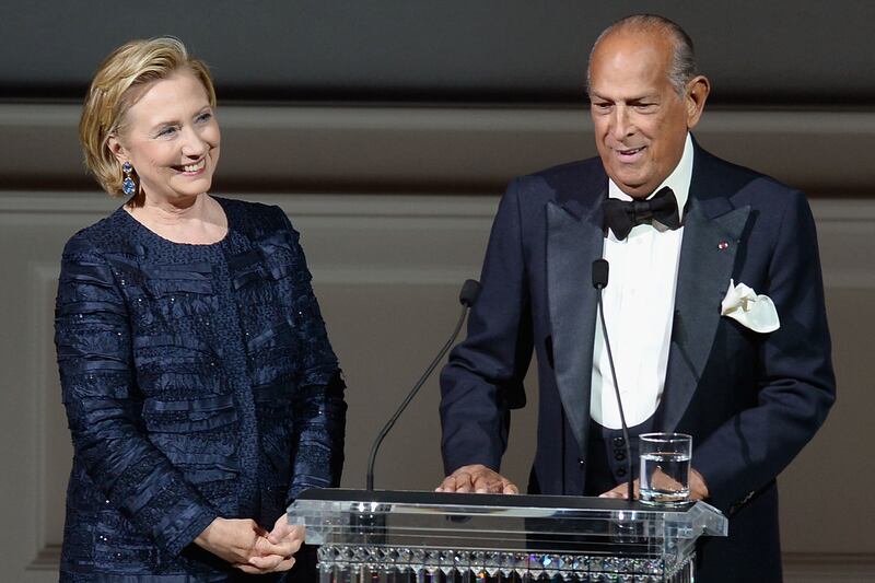 articles/2013/08/21/did-oscar-de-la-renta-influence-hillary-clinton-s-new-hairstyle/130603-cfda-awards-wilkinson-tease_rk7f6r