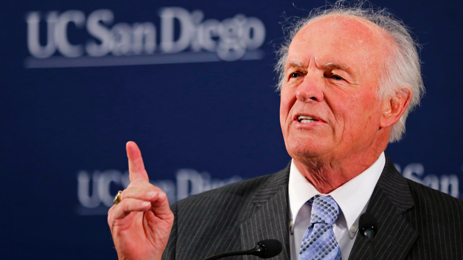 2013-11-04T120000Z_1042130740_GM1E9B50CUQ01_RTRMADP_3_USA_iurixv