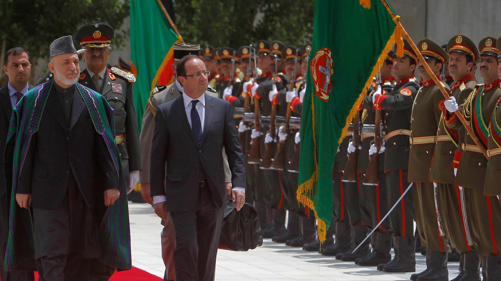 cheats/2012/05/25/french-president-visits-afghanistan/hollande-afghanistan-cheat_z6lo09