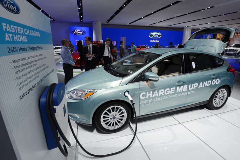 articles/2013/09/16/u-s-car-fleet-sold-in-august-most-fuel-efficient-ever/130916-green-cars-oconnor-tease_smisqn
