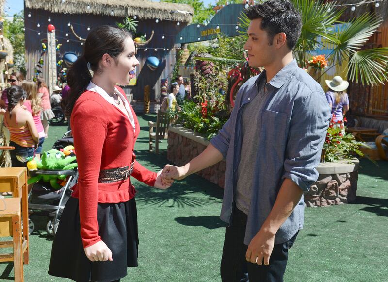 galleries/2013/05/28/summer-2013-tv-preview-the-bridge-broadchurch-the-fall-more/SLIDE6_SwitchedatBirth_yroryd