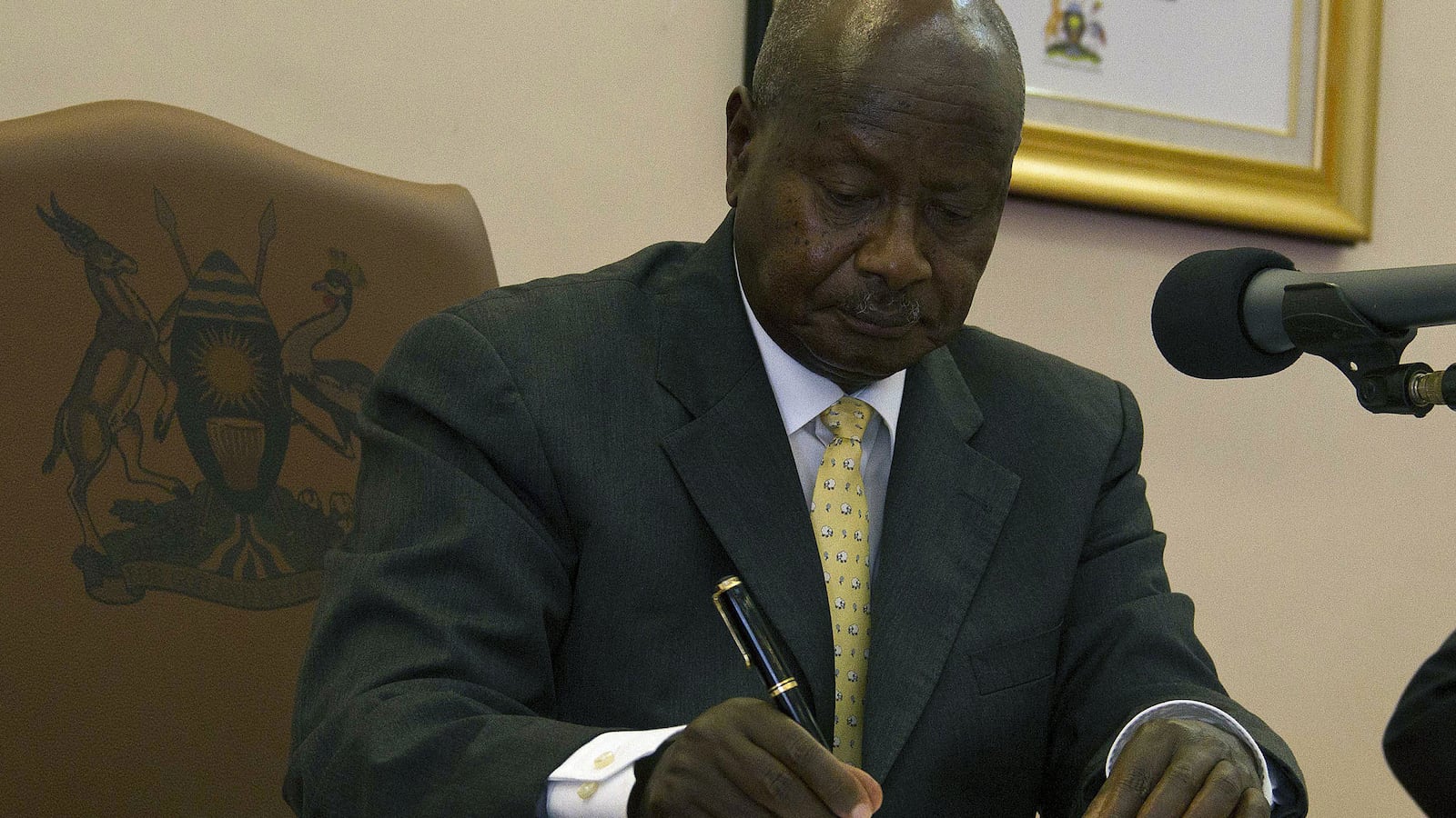 cheats/2014/02/25/uganda-media-lists-200-top-gays/140225-uganda-cheat_jfgj50