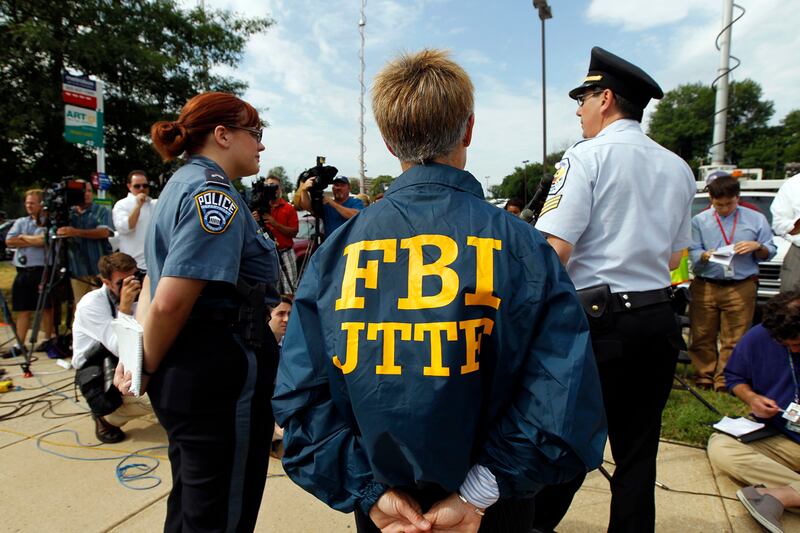 articles/2011/06/17/pentagon-bomb-threat-marine-reservist-lone-wolf-tests-security/pentagon-threat-box_zvdakl