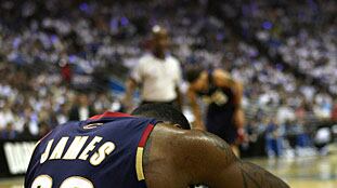 cheats/2009/05/31/lebronrsquos-title-dream-ends/lebron-title-dream-ends_qnom5l