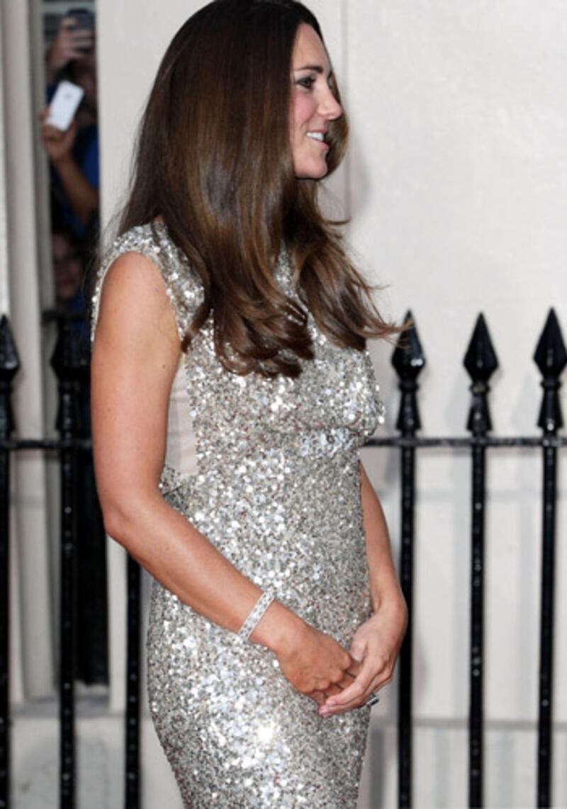 articles/2013/09/12/kate-middelton-back-on-duty-first-pics/kate-back1_h9rw8n