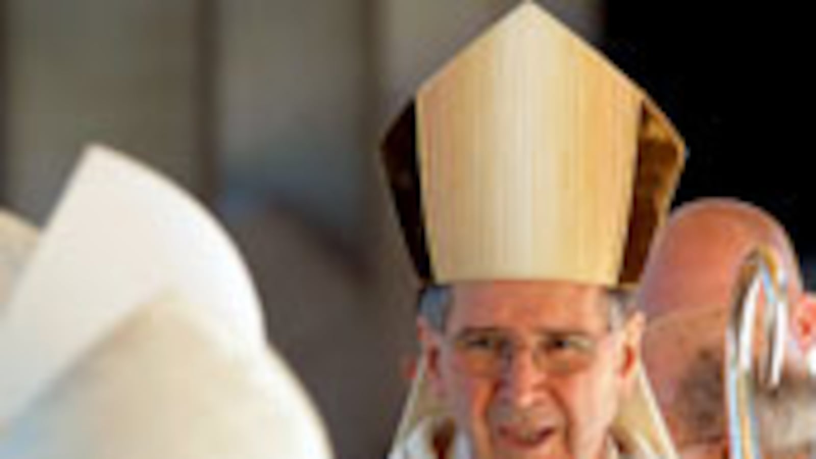 articles/2010/06/02/cardinal-mahonys-e-mails-studied-by-prosecutors-in-catholic-child-sex-probe/shenon-mahony_104566_zvznta