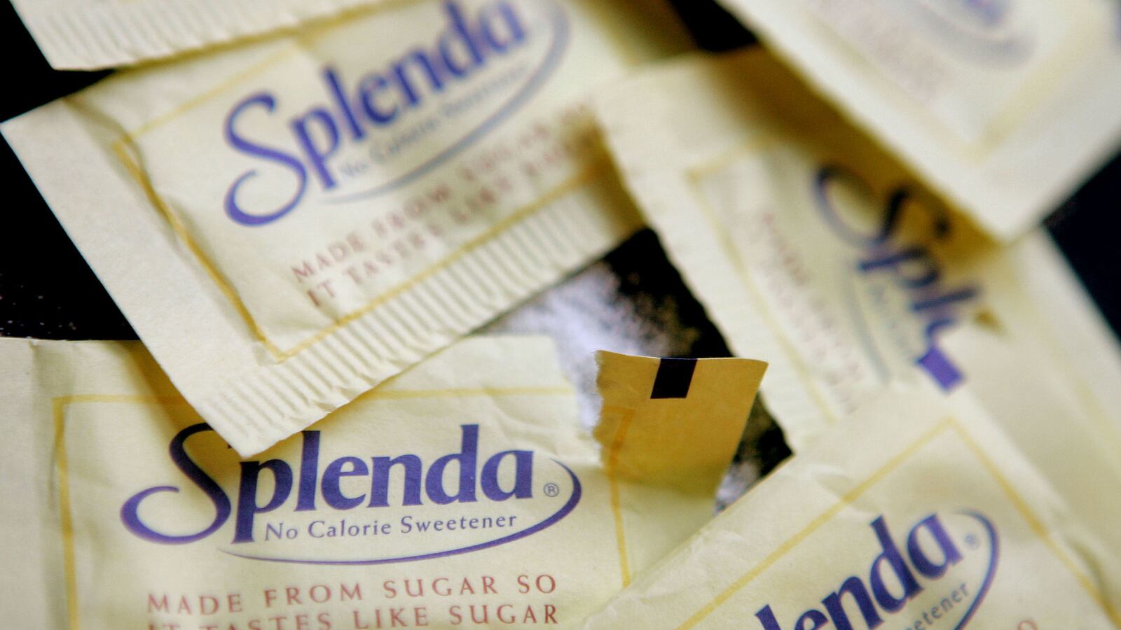 articles/2014/09/30/are-artificial-sweeteners-wrecking-your-diet/140929-daily-burn-sweetner-tease_ttlste