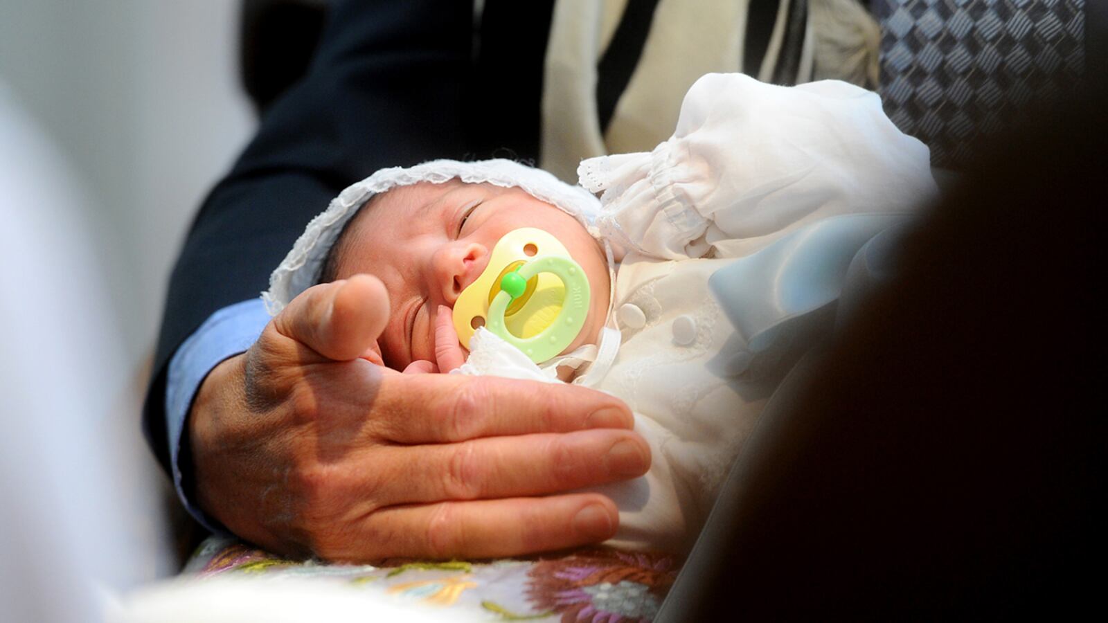 articles/2012/06/10/circumcision-s-deadly-fault-line-rationality-vs-the-metzitzah-b-peh/circumcision-health-sepkowitz_wcu494