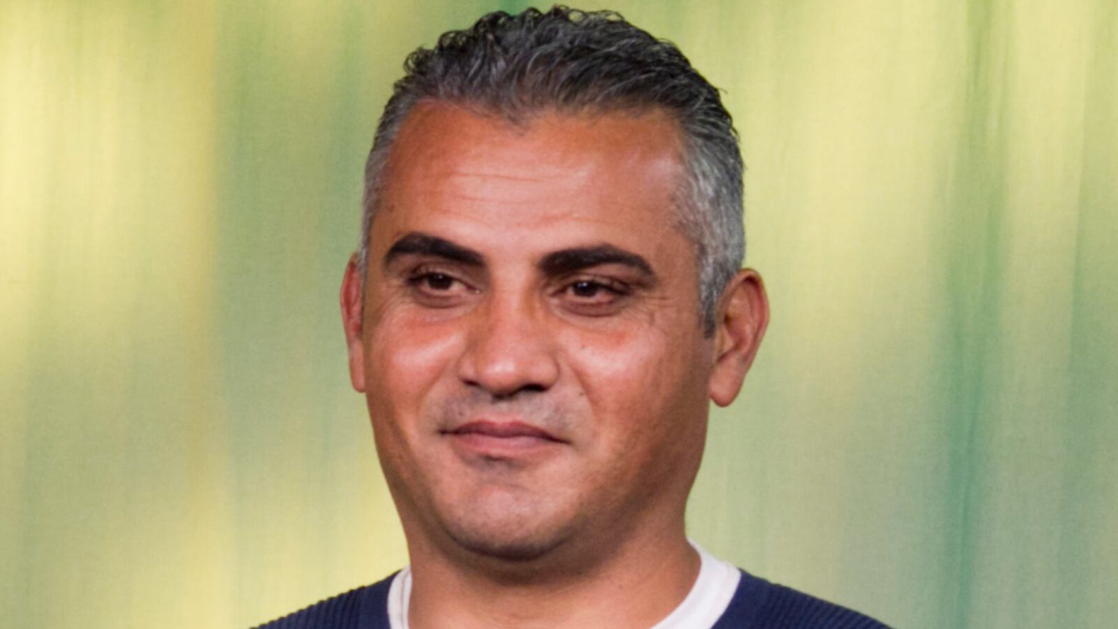 cheats/2013/02/20/palestinian-oscar-nominee-detained-at-lax/130220-emad-burnat-detained-cheat_v8jyje