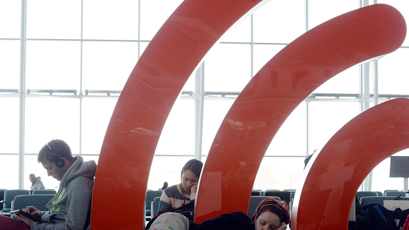 cheats/2014/01/31/canada-spies-on-airport-travelers/140131-canada-spying-wifi-cheat_zsvcez