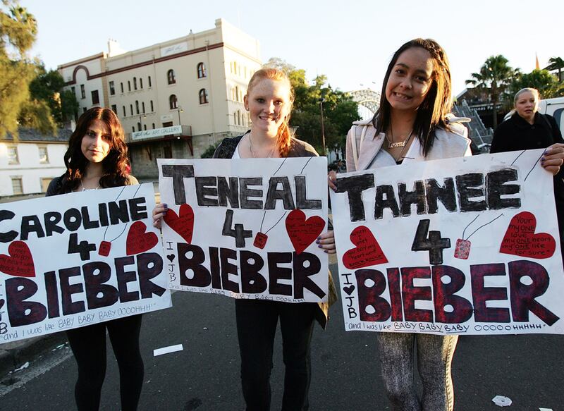 galleries/2010/09/09/bieber-fans/bieber-fans---8_s3w4lv