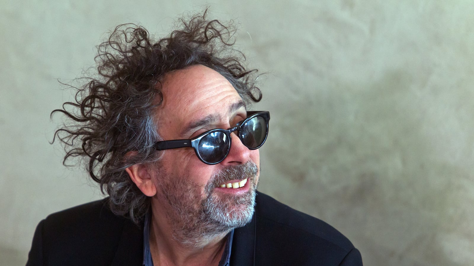 articles/2014/12/17/tim-burton-talks-big-eyes-his-taste-for-the-macabre-and-the-beetlejuice-sequel/141216-stern-burton-tease_flrp62