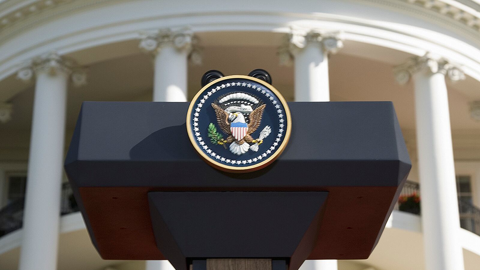 cheats/2011/10/18/obama-s-teleprompter-stolen/its-classified-book-excerpt-nicole-wallace_zuyt7p