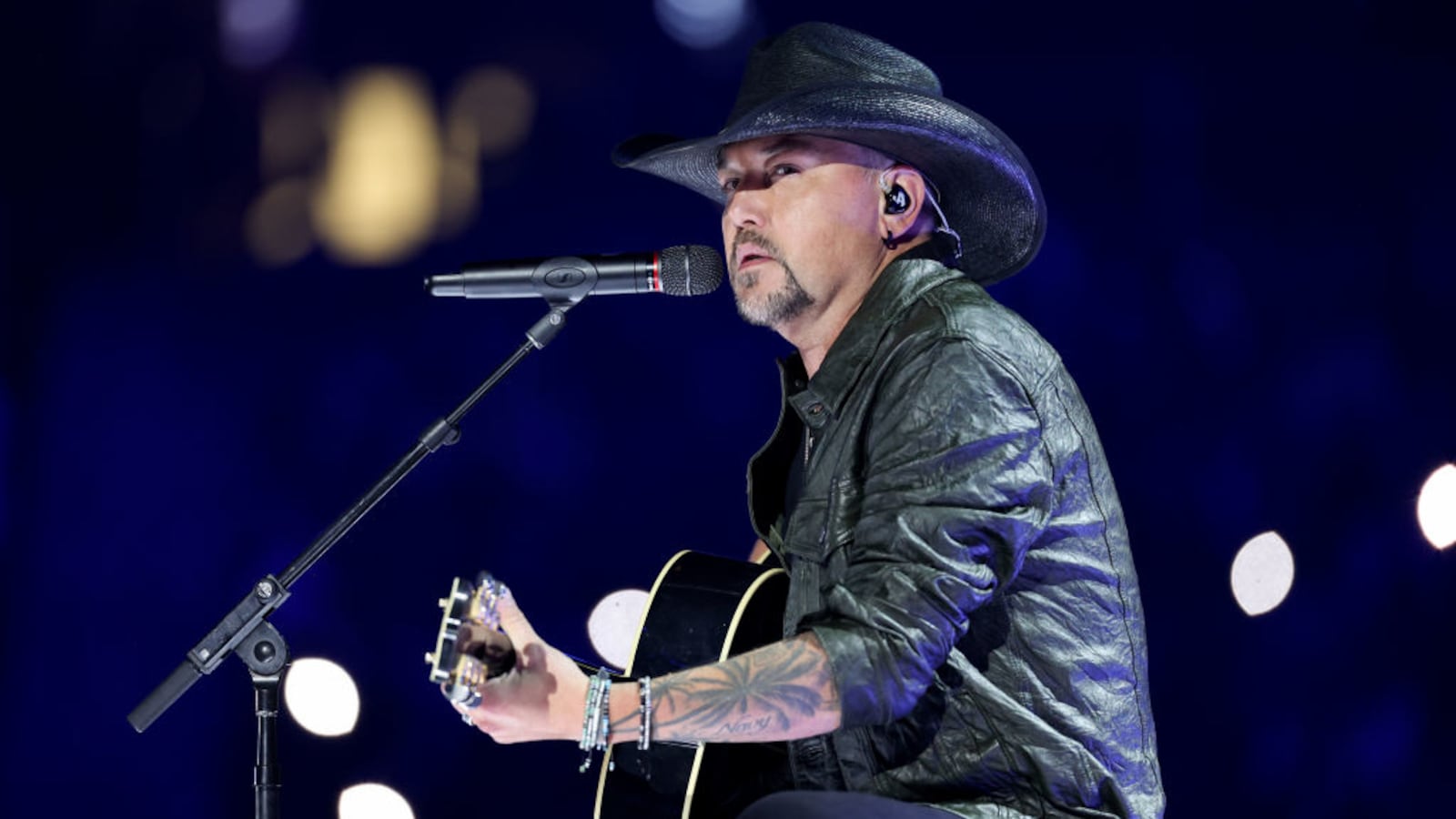 Jason Aldean dedicated a performance of his controversial song “Try That in a Small Town” to Donald Trump following the attempted assassination of the former president.