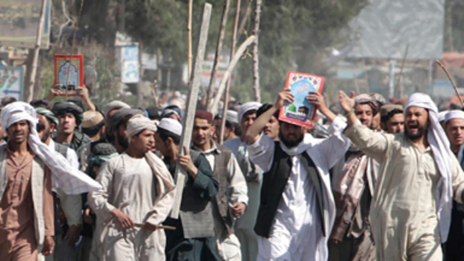cheats/2011/04/02/obama-condemns-koran-burning-pastor/afghanistan-protests-2_cgxxuo