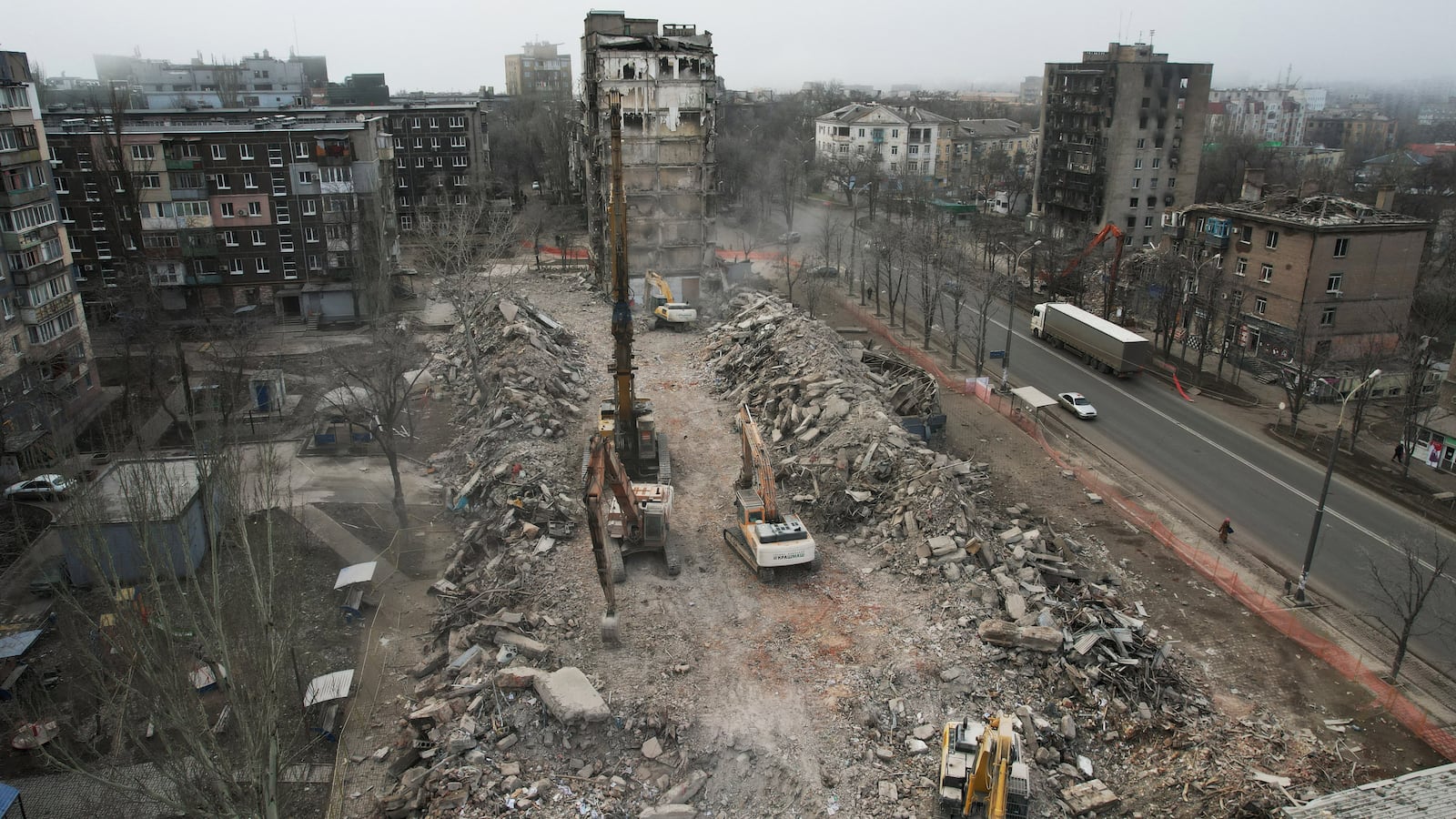 2022-12-24T143914Z_360295702_RC2CCY9PMDMM_RTRMADP_3_UKRAINE-CRISIS-MARIUPOL_scsfcc