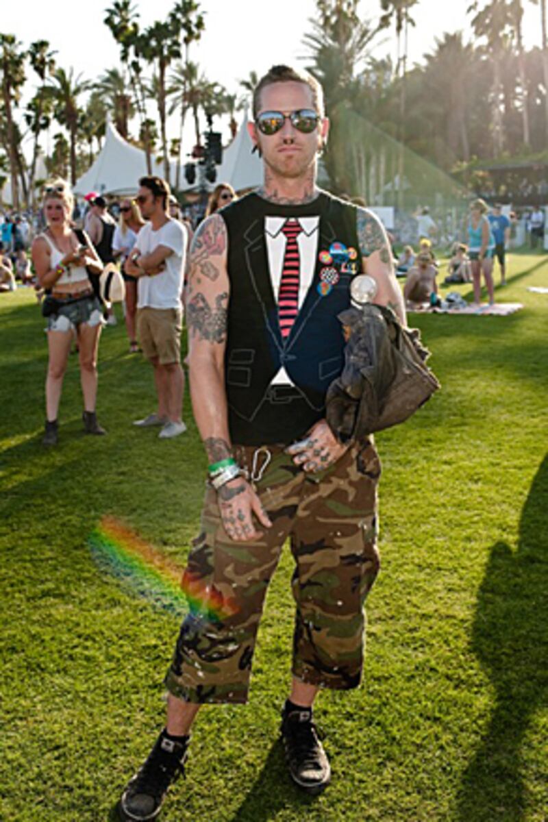 galleries/2011/04/16/2011-coachella/coachella-fans-3_szqrxb