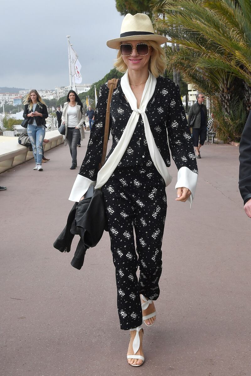 galleries/2014/11/23/the-power-of-the-jumpsuit/160511-teeman-jumpsuits-naomi-watts_lnzcfw