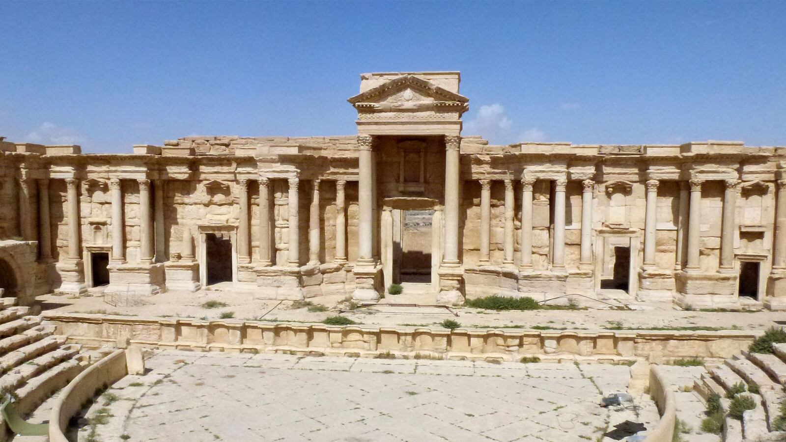 galleries/2016/03/27/the-ruins-of-palmyra-left-behind-by-isis/160327-palmyra-syria-tease_dgjyla